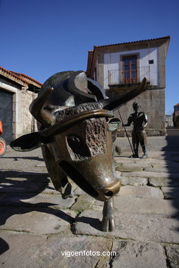 Escultura da Festa do Boi. 