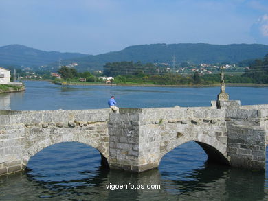 Puente del r�o Mi�or (Baiona). 