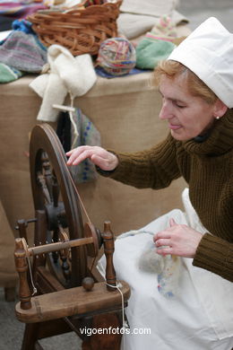 Talleres de artesanos: herreros, cesteros, zoqueros, cabaqueiros, latoneros, alfareros, canteros, tejeros,..... 