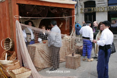 Talleres de artesanos: herreros, cesteros, zoqueros, cabaqueiros, latoneros, alfareros, canteros, tejeros,..... 