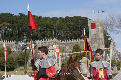 Torneo de justas, tiro de venablos y derribo del estafermo en la playa de Ribeira. Fiesta de la arribada - Baiona. 