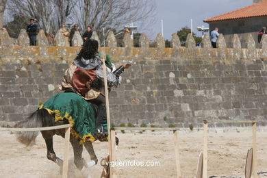 Torneo de justas, tiro de venablos y derribo del estafermo en la playa de Ribeira. Fiesta de la arribada - Baiona.