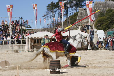 Torneo de justas, tiro de venablos y derribo del estafermo en la playa de Ribeira. Fiesta de la arribada - Baiona.