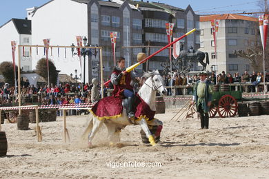 Torneo de justas, tiro de venablos y derribo del estafermo en la playa de Ribeira. Fiesta de la arribada - Baiona. 
