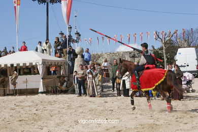 Torneo de justas, tiro de venablos y derribo del estafermo en la playa de Ribeira. Fiesta de la arribada - Baiona. 