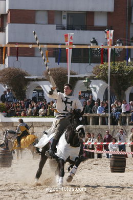 Torneo de justas, tiro de venablos y derribo del estafermo en la playa de Ribeira. Fiesta de la arribada - Baiona.