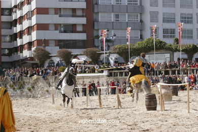 Torneo de justas, tiro de venablos y derribo del estafermo en la playa de Ribeira. Fiesta de la arribada - Baiona.
