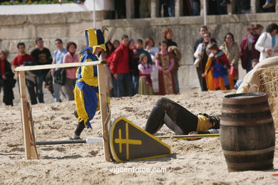 Torneo de justas, tiro de venablos y derribo del estafermo en la playa de Ribeira. Fiesta de la arribada - Baiona.