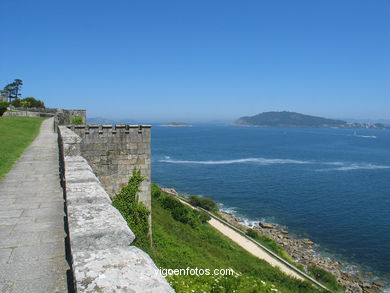 Recinto amurallado - Fortaleza de Monterreal - Baiona. 