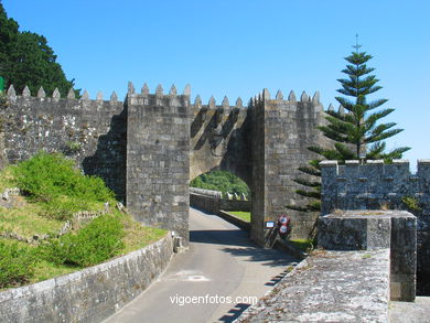 Puertas de la Fortaleza . 