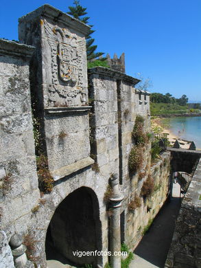Puertas de la Fortaleza de Monterreal - Baiona. 
