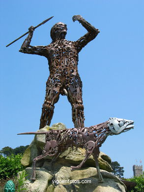 Monumento al cazador (1988 - Manuel Quintas) - Baiona. 