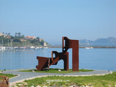 Escultura - (1999 - Soledad Penalta) - Baiona. 