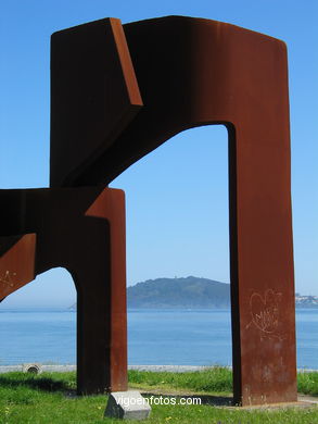 Escultura - (1999 - Soledad Penalta) - Baiona. 