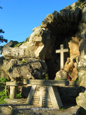 Virgen de la Roca (1930 - A. Palacios - Mariano Benlliure) - Baiona. 