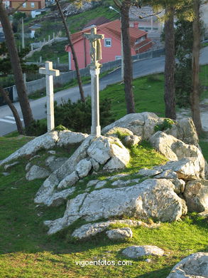 Virgen de la Roca (1930 - A. Palacios - Mariano Benlliure) - Baiona. 