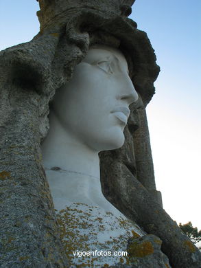 Virgen de la Roca (1930 - A. Palacios - Mariano Benlliure) - Baiona. 
