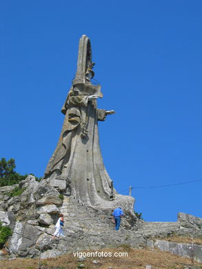 Virgen de la Roca (1930 - A. Palacios - Mariano Benlliure) - Baiona.