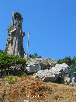 Virgen de la Roca (1930 - A. Palacios - Mariano Benlliure) - Baiona.