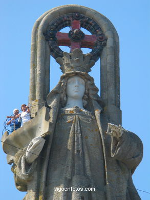 Virgen de la Roca (1930 - A. Palacios - Mariano Benlliure) - Baiona.