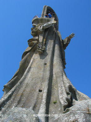 Virgen de la Roca (1930 - A. Palacios - Mariano Benlliure) - Baiona.