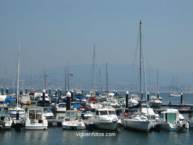 Puerto deportivo de Baiona. 