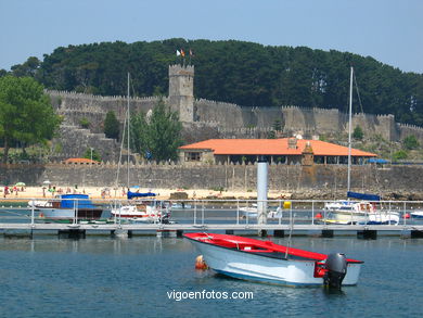 Puerto deportivo de Baiona. 