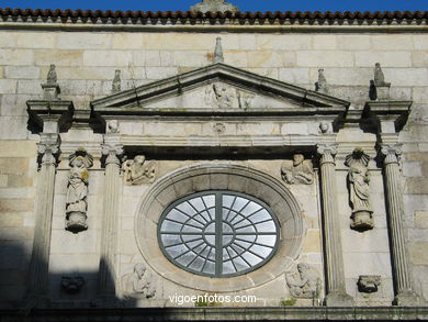 Ex-colegiata de Santiago de Cangas - Cangas. 