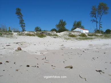 Playa del Medio - Cangas. 
