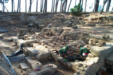 Vista general de las excavaciones.
- (Ver mapa).