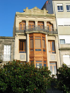 Edificio Jos� Pastoriza  - Manuel G�mez Rom�n (1922) (PASEO ALFONSO XII)
-  (Map location). 