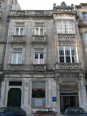 Edificio para Francisco Ya�ez LLorente  - Jacobo Estens Romero (1931) (CALLE MARQUES DE VALLADARES)
-  (Ver mapa). 