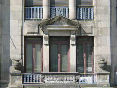 Edificio Uruguay 11 - Jenaro de la Fuente Álvarez (1927) (CALLE URUGUAY)
- (Ver mapa).