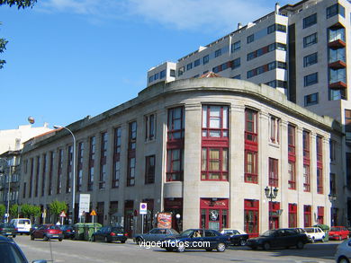 Edificio Comercial - Jenaro de la Fuente Álvarez (1928) (CALLE AREAL)
- (Ver mapa).