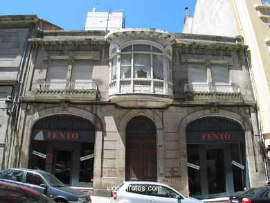 Edificio para Ernesto López Sitja - Jacobo Estens Romero (1919) (CALLE VELAZQUEZ MORENO)
- (Map location).
