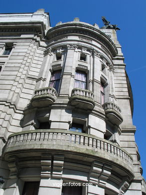 Teatro Garc�a Barb�n (Centro Cultural Caixanova)  - Antonio Palacios (1913) (CALLE POLICARPO SANZ). 