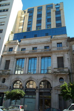 Edificio Garaje Americano - Jenaro de la Fuente Álvarez (1929) (AVDA GARCIA BARBON)
- (Ver mapa).