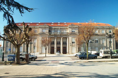 Escuela técnica de Ingenieros Industriales - Jenaro de la Fuente Álvarez (1930) (CALLE CONDE TORRECEDEIRA)
- (Ver mapa).