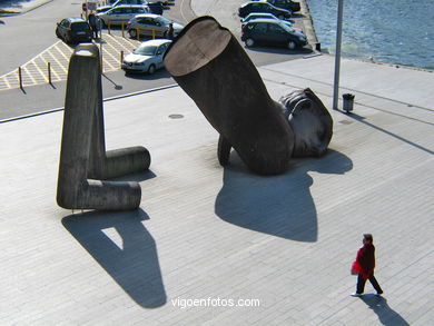 Proyecto "Abrir Vigo al mar" (Guillermo V�zquez Consuegra) (Premio "Architecti" europeo al mejor dise�o urbano de 1995)
-  (Ver mapa). 