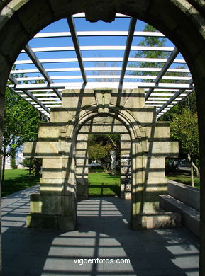 Proyecto "Abrir Vigo al mar" (Guillermo V�zquez Consuegra) (Premio "Architecti" europeo al mejor dise�o urbano de 1995). 