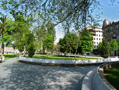 Proyecto "Abrir Vigo al mar" (Guillermo V�zquez Consuegra) (Premio "Architecti" europeo al mejor dise�o urbano de 1995)
-  (Ver mapa). 