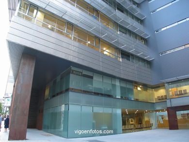 Centro de Salud SERGAS en Rosalía de Castro (2003) (CALLE ROSALIA DE CASTRO)
- (Map location).