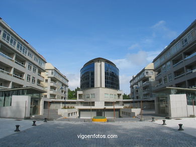 Edificios de viviendas en Samil  (2003) (AVDA SAMIL)
-  (Ver mapa). 
