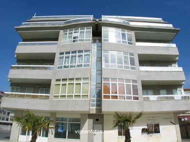 Edificios de viviendas en Samil  (2003) (AVDA SAMIL)
-  (Ver mapa). 