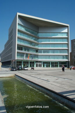 Edificio de la Xunta  (2002) (CALLE MONTERO RIOS)
-  (Ver mapa). 