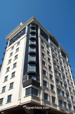 Edificio en Plaza E (PLAZA FRANCISCO FDEZ. DEL RIEGO)
- (Map location).