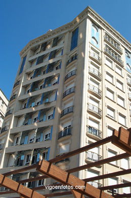 Edificio en Plaza E (PLAZA FRANCISCO FDEZ. DEL RIEGO)
- (Map location).