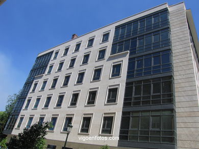 Edificio �lvarez Arg�elles  (CALLE LUIS TABOADA). 