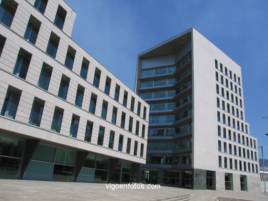 Edificio de la Xunta  (2002) (CALLE MONTERO RIOS)
-  (Ver mapa). 