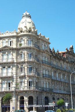 Edificio Bon�n  - Jenaro de la Fuente Dom�nguez (1910) (CALLE AREAL)
-  (Map location). 